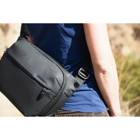 Peak_Design_Everyday_Sling_6L_v2_black_11.jpg