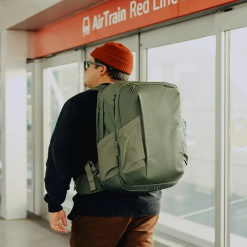 5_Peakdesign_travel_backpack_2in1_40L.jpg
