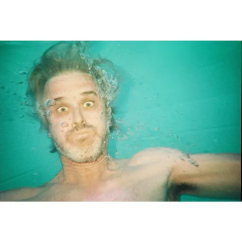 Lomography-Simple-Use-Underwater-Case_5.jpg