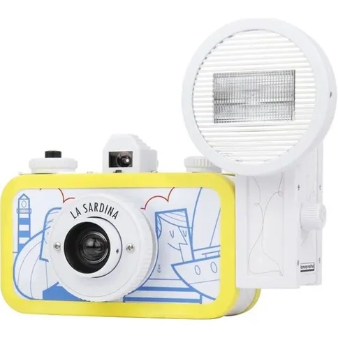 Lomography-La-Sardina-Flash-Fitzroy_2.jpg