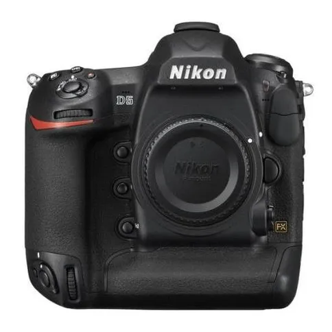 Nikon_D5_Body_demo_2.jpg