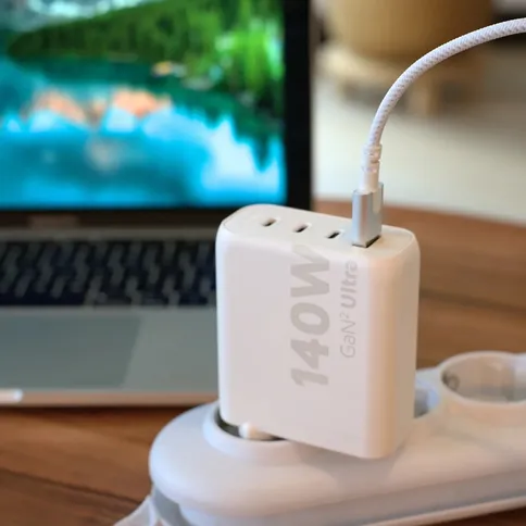 8_xtorm_140W_wall charger white.jpg