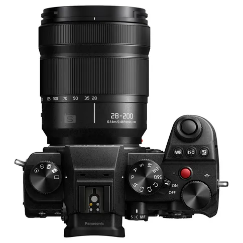 Panasonic-lumix-s5d-body-28-200mm-4.jpg
