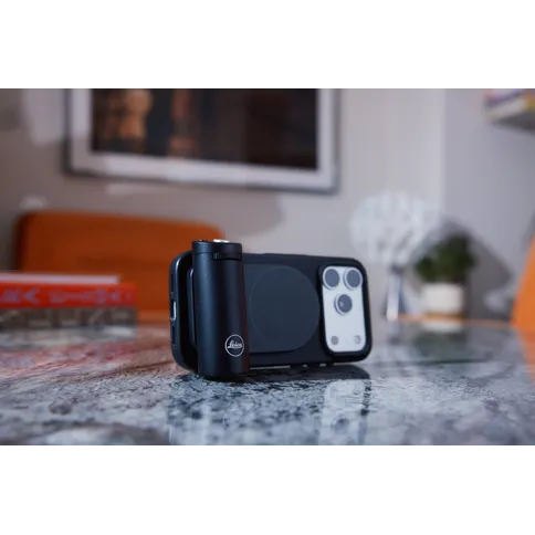 IPhone_Case_outside_Version_B_LoRes 7.jpg