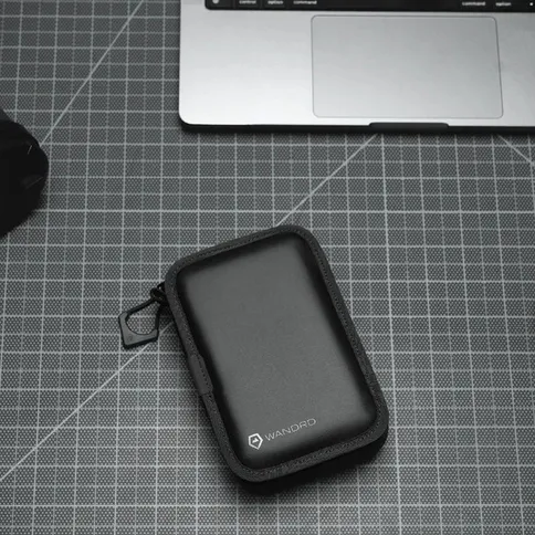 WANDRD-Memory-Card-Case-Black_5.jpg