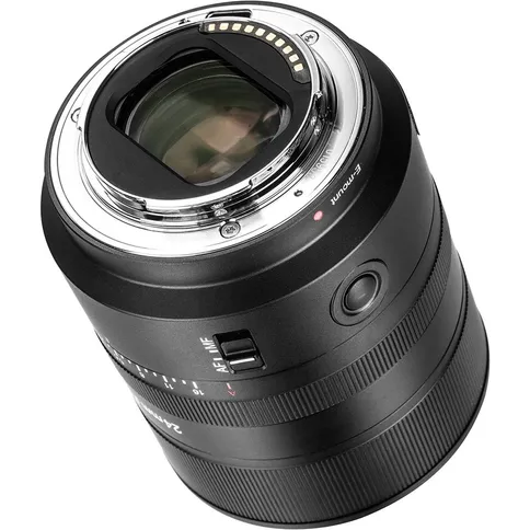 7artisan-AF-24mm-F1-8-Sony-E-mount-zwart_4.jpg
