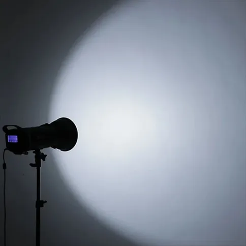 Falcon-Eyes-Bi-Color-LED-Lamp-Dimbaar-BL-10TD-op-Accu-Demo_7.jpg
