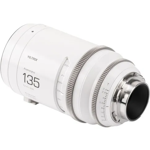 Viltrox-EPIC-135mm-T2-4-133x-PL-Full-Frame-Anamorphic-Cine-Lens-Blue-Flare_6.jpg