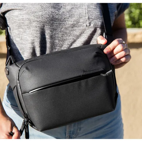 Peak_Design_Everyday_Sling_3L_v2_black_16.jpg