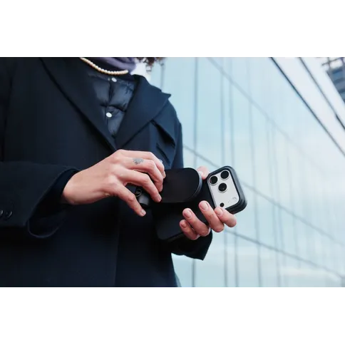 IPhone_Case_outside_Version_B_LoRes 10.jpg