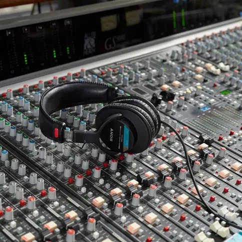 sony-mdr-7506-1-professional-headphone_6.jpg