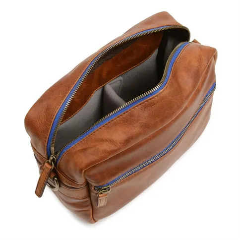 ona-crosby-leren-schoudertas-in-antique-cognac-binnenkant.jpg