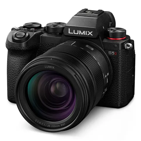 Panasonic-lumix-s5d-body-28-200mm-3.jpg
