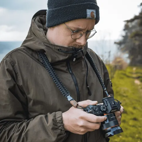 C-Rope-Traveler-camera-strap-Silent-Black-140cm-Paracord_2.jpg