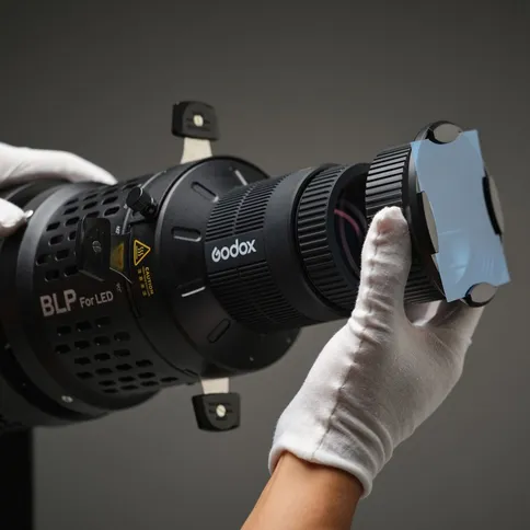 Godox-Profoto-Mount-Flash-Light-Projection-Attachment_3.jpg