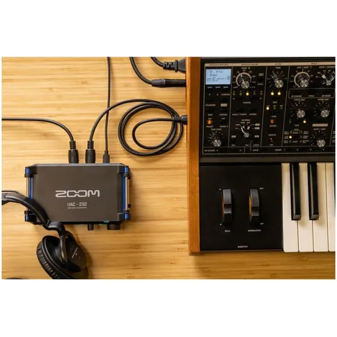Zoom-UAC-232-32-Bit-Float-Audio-Interface_9.jpg