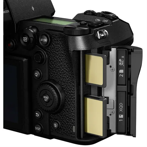 Panasonic S1R body 6.jpg