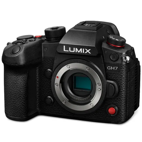Panasonic_GH7_body_foto2.jpg