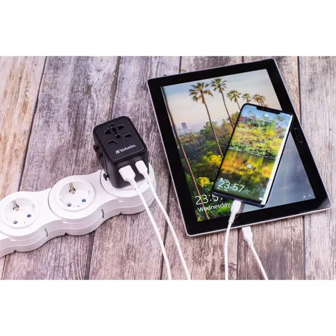 Verbatim-UTA-02-Worldwide-Travel-Adapter-USB-A-USB-C_5.jpg