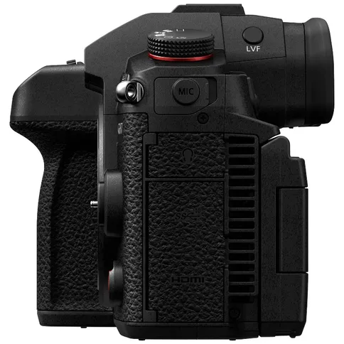 Panasonic_GH7_body_foto3.jpg