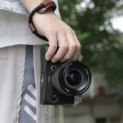 SmallRig-Half-Case-Wrist-Strap-Kit-for-FUJIFILM-X-T5-3927-6.jpg