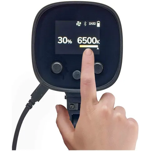 Elinchrom-LED-100-C-LED-Light-Kit_2.jpg