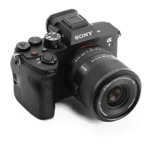 Viltrox_AF_35mm_F1.8_II_FE_On_Sony_A7_Angled_View.jpg
