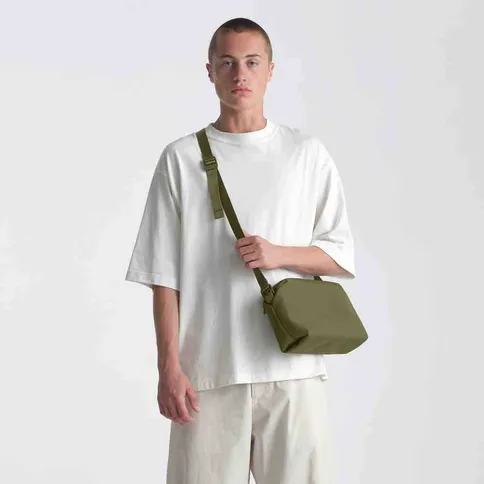 Urth-Dolomite-Camera-Sling-green-5.jpg
