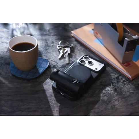 IPhone_Case_outside_Version_B_LoRes 6.jpg