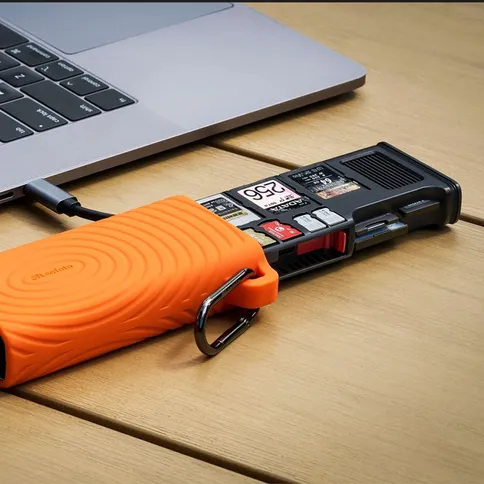 Leofoto-High-speed-CF-A-CF-B-SD-MicroSD-card-reader-orange_3.jpg