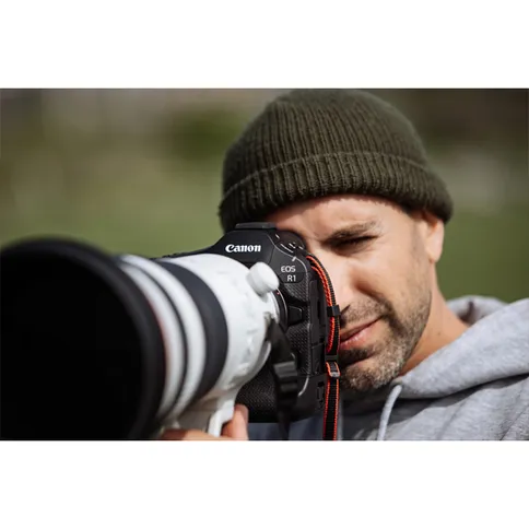 canon-r1-lifestyle_4.jpg