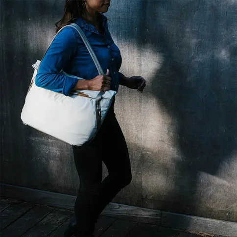 Peak-Design-Everyday-tote-15L-V3-bone_6.jpg