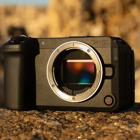 2_Canon_EOS_R6V.jpg