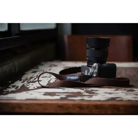 Artisan-Artist-ACAM-102A-camera-strap-bruin_4.jpg
