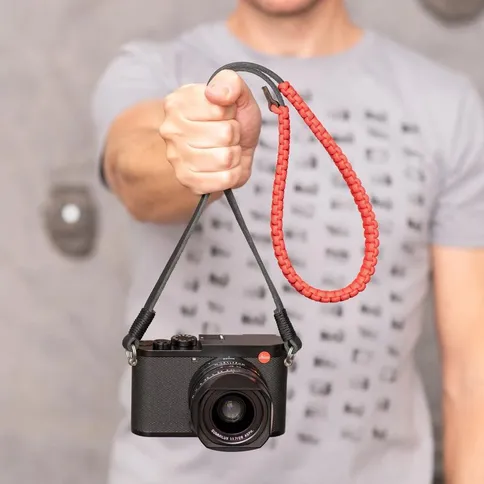 Leica-18898-Paracord-riem-gemaakt-door-COOPH-zwart-rood-126cm_5.jpg