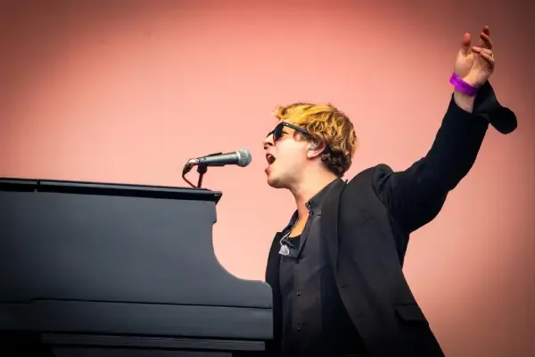shali-blok-tom-odell-rock-werchter.webp