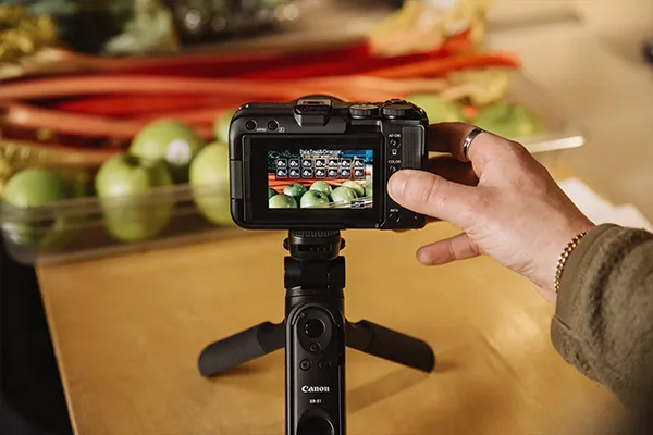 EOS_R50_V_LP_2.jpg