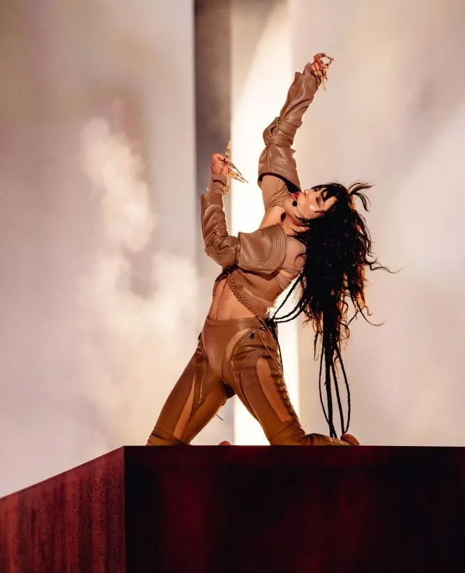 Eurovision_KimdeHoop003_2.jpg