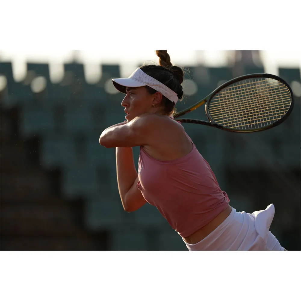 Sony-FE-300mm-F2.8-GM-OSS-lifestyle-4.jpg