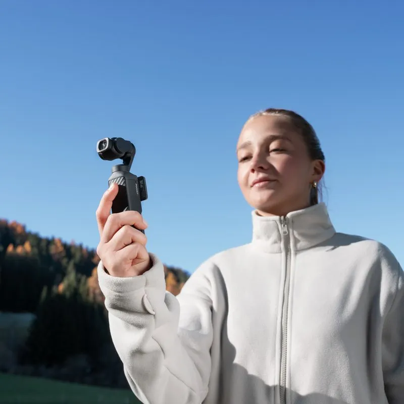 DJI_Osmo_Pocket_4_Feature_Wide-Angle_Lens_Hiking.jpg