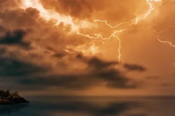 How to photograph lightning