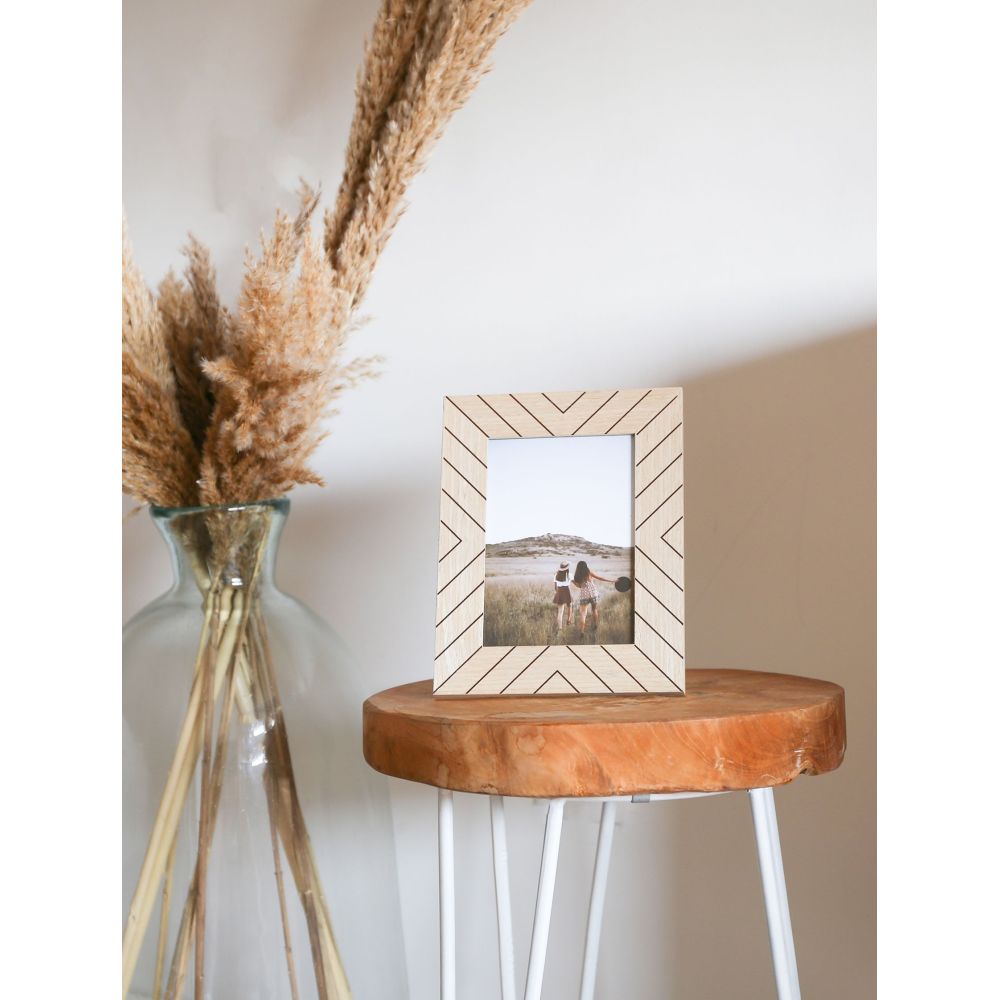 Deknudt Cadre photo en bois uni avec motif graphique 10x15 S46ZH9