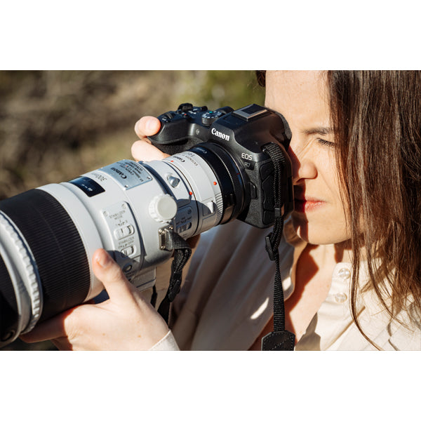 Canon EOS R7 Body + EF - RF Mount adapter