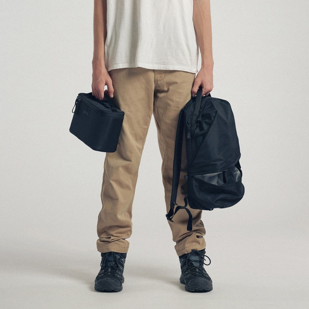 Urth Arkose 20L Backpack + Camera Insert (black)