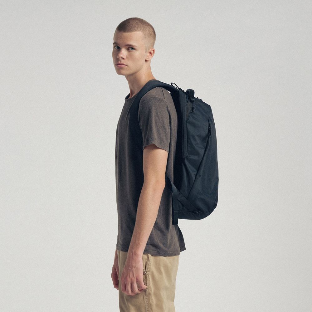 Urth Norite 24L Backpack + Camera Insert (black)