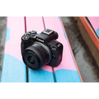 Canon EOS R50 noir + RF-S 18-45 Kit Holiday