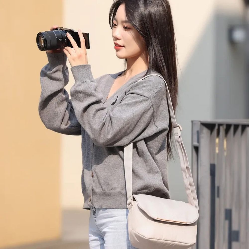 Ulanzi F01 Sling - kompakte Umhängetasche für Kamera, beige