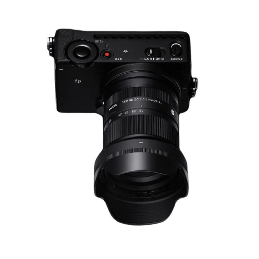 Canon EOS R7 + Sigma 18-50mm f/2.8 DC DN Canon RF Monture + Canon DM-E1 Microphone Stéréo