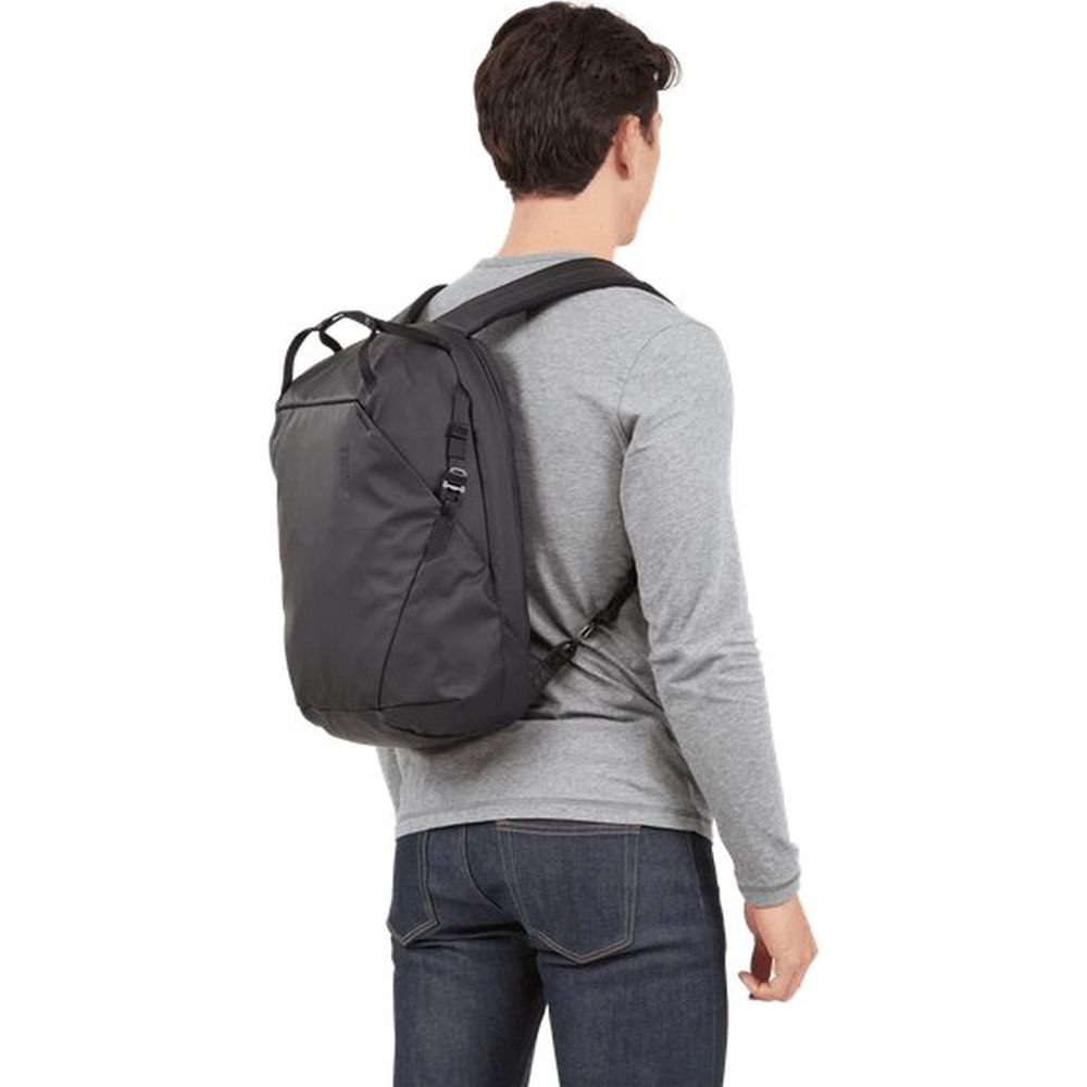 Thule Tact Rucksack 16L, schwarz