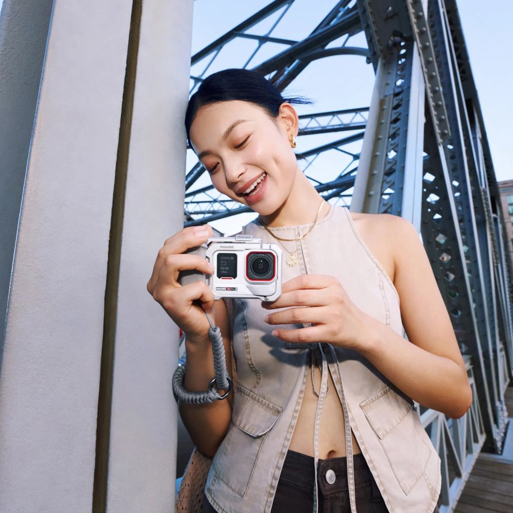 Insta360 Ace Pro 2 (Arktisweiß) Xplorer Bundle (Mondlichtsilber)